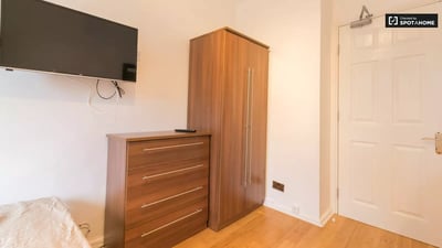 Flat Swanton Gardens in Greater London