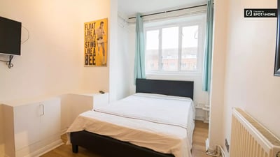 Flat Swanton Gardens in Greater London