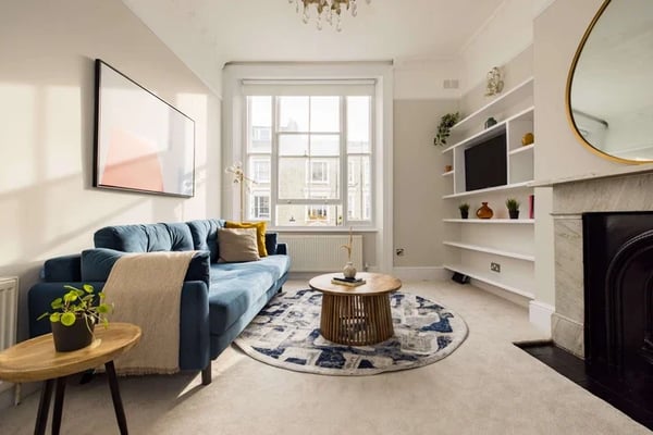 Flat Eardley Crescent in Greater London