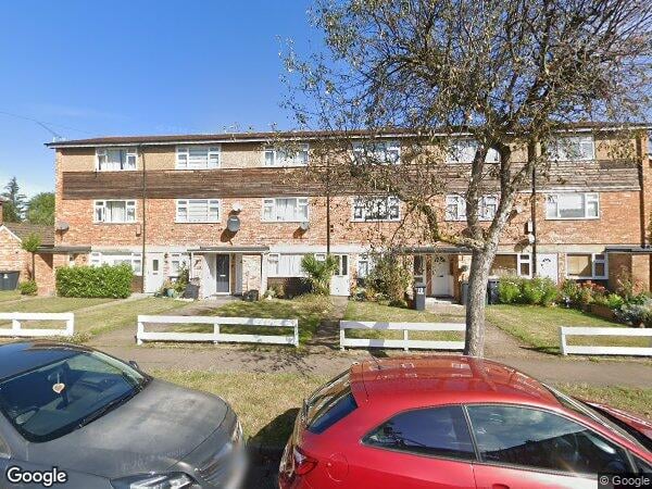 Flat Hillside Avenue in Cheshunt