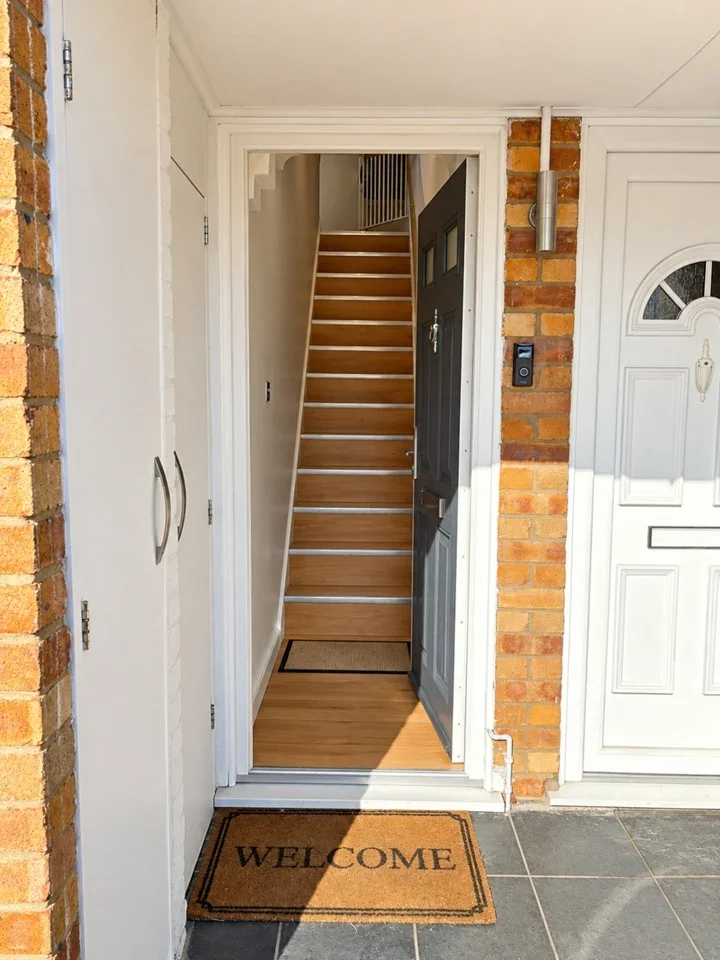 Flat Hillside Avenue in Cheshunt