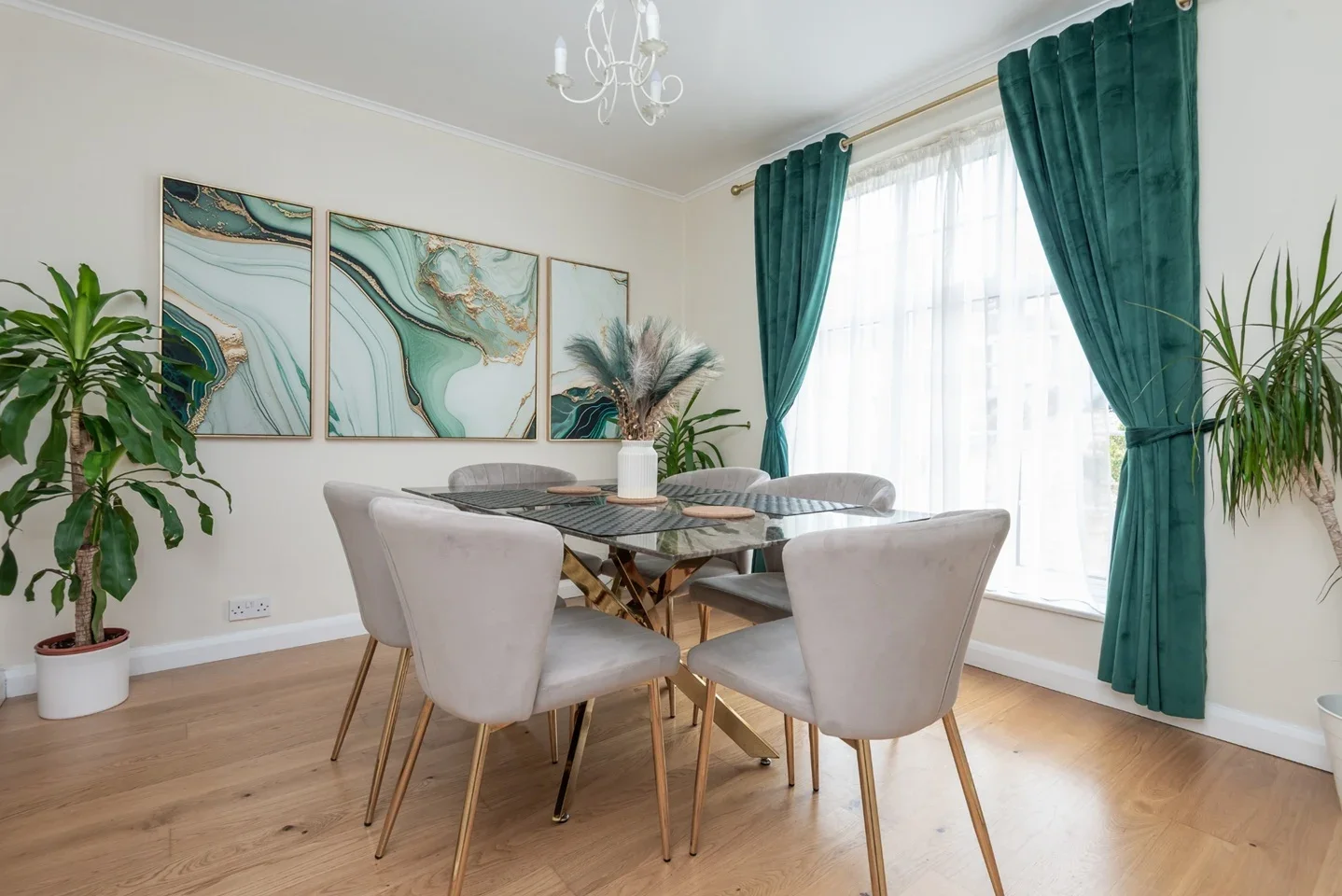 House Ellenbridge Way in Greater London