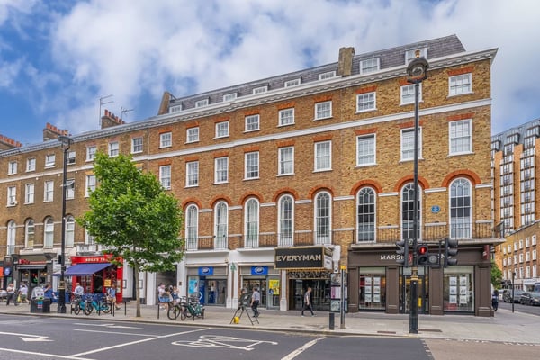 Flat Station Approach, Marylebone Road in City of Westminster