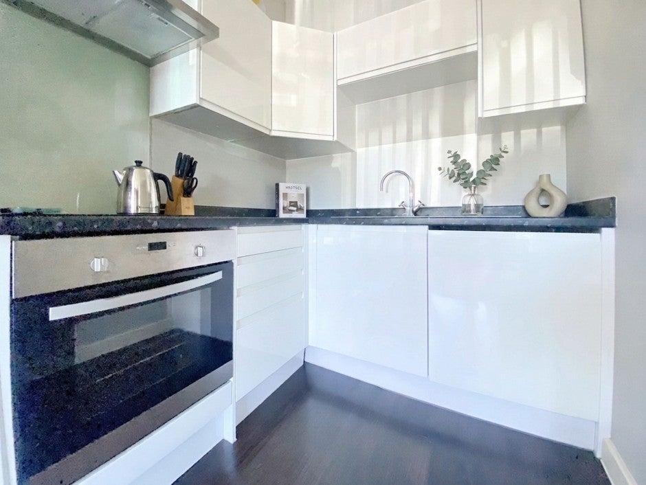 Flat Bath Road in Greater London