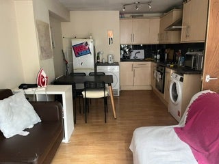 Flat Middlesex Street in Greater London