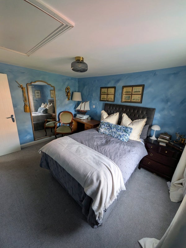 Room Vineyard Road in Newport