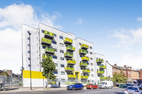 Flat Cutcombe Road in Greater London