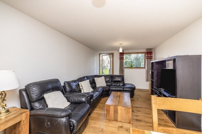 Flat Cutcombe Road in Greater London