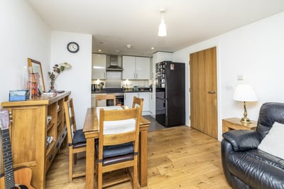 Flat Cutcombe Road in Greater London