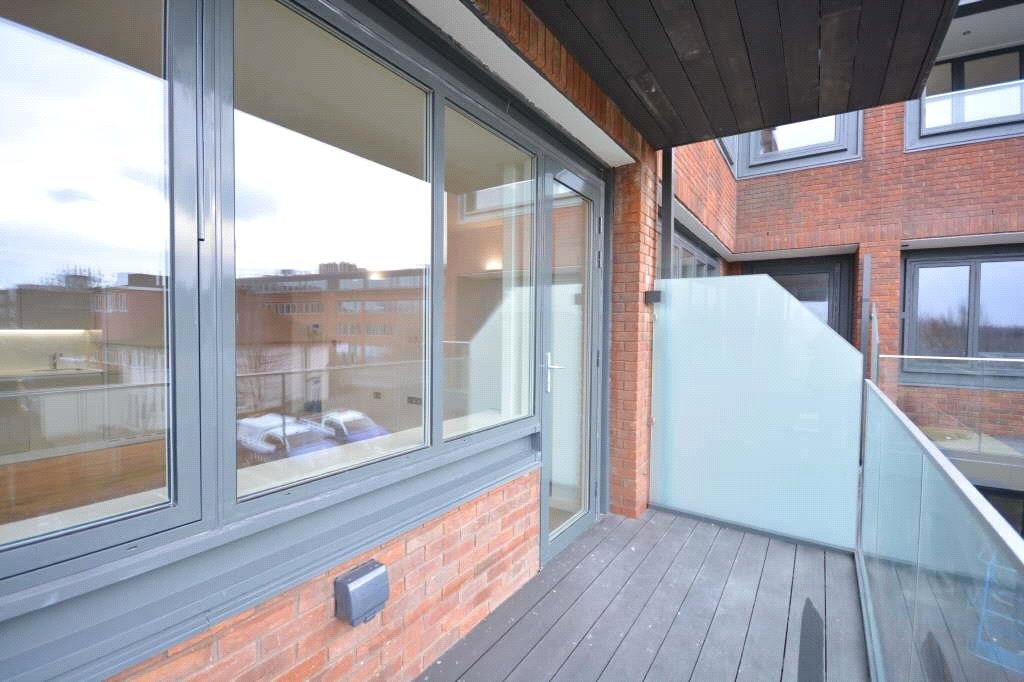 Flat East Street in Epsom and Ewell