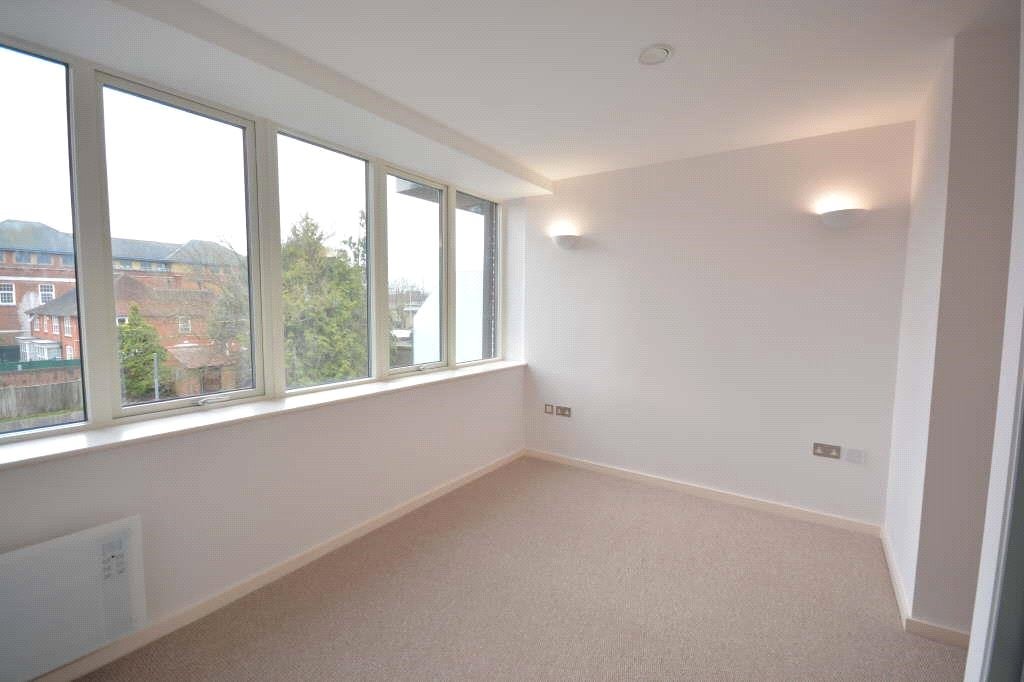 Flat East Street in Epsom and Ewell