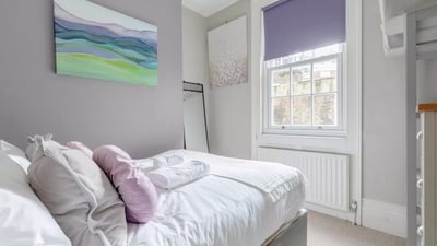 Flat Gayville Road in Greater London