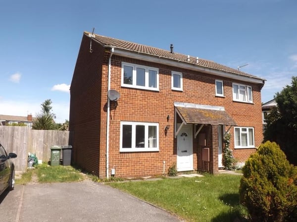 House Tetbury Close in Bristol