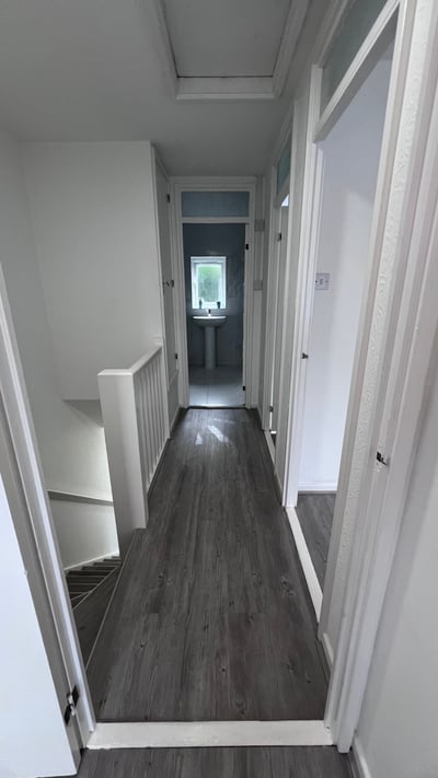 House Tetbury Close in Bristol