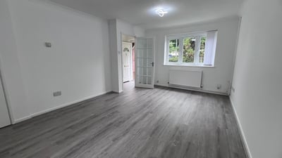 House Tetbury Close in Bristol