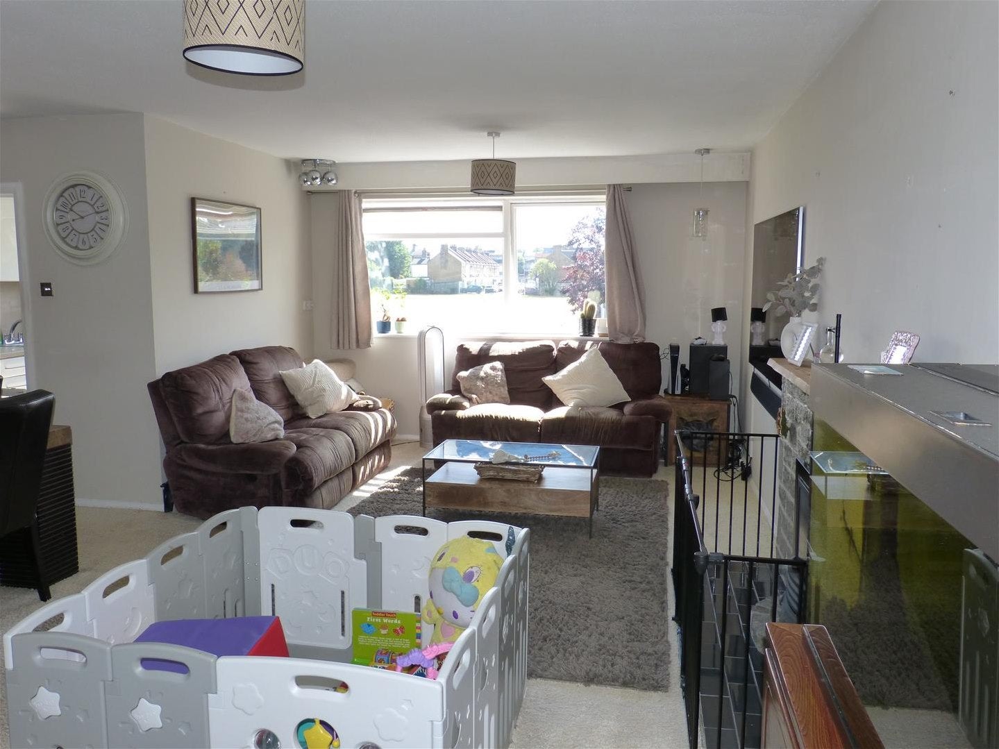 Flat Heene Road in Greater London