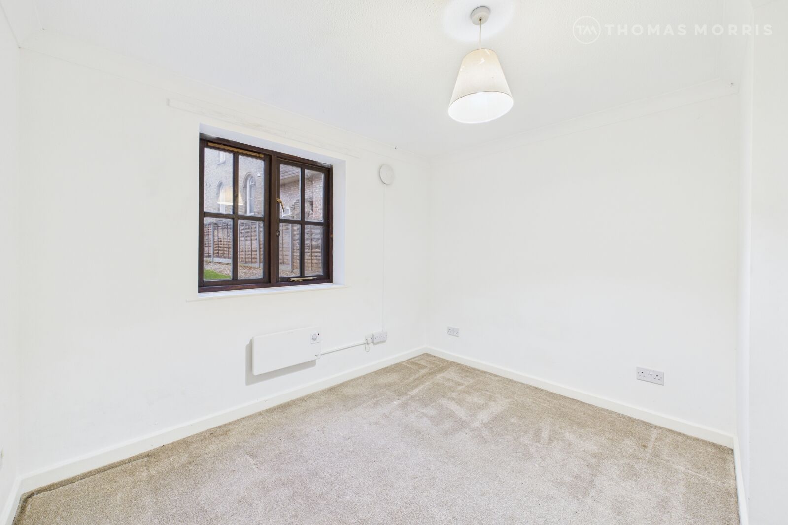 Flat Lion Yard in Huntingdonshire