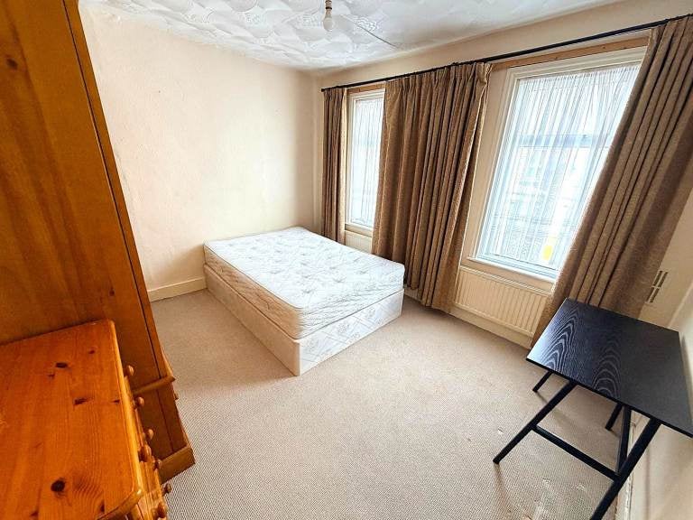 House Meridian Square in Greater London