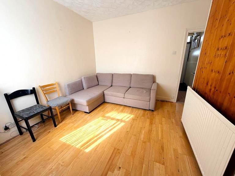 House Meridian Square in Greater London