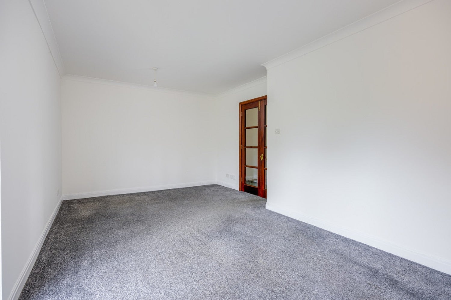Flat Albemarle Road in Greater London