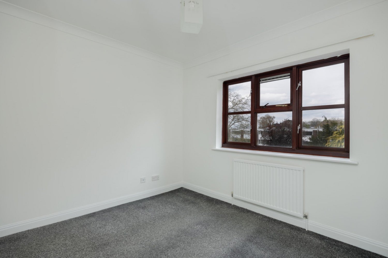 Flat Albemarle Road in Greater London