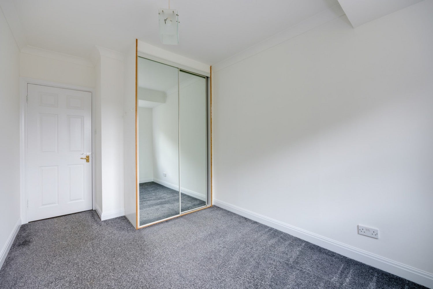Flat Albemarle Road in Greater London