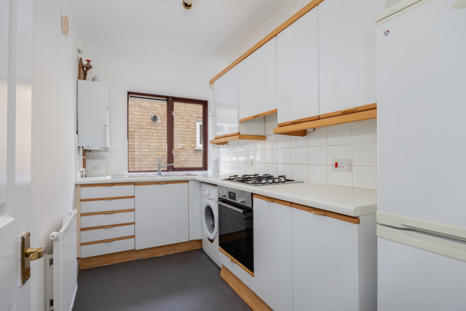 Flat Albemarle Road in Greater London