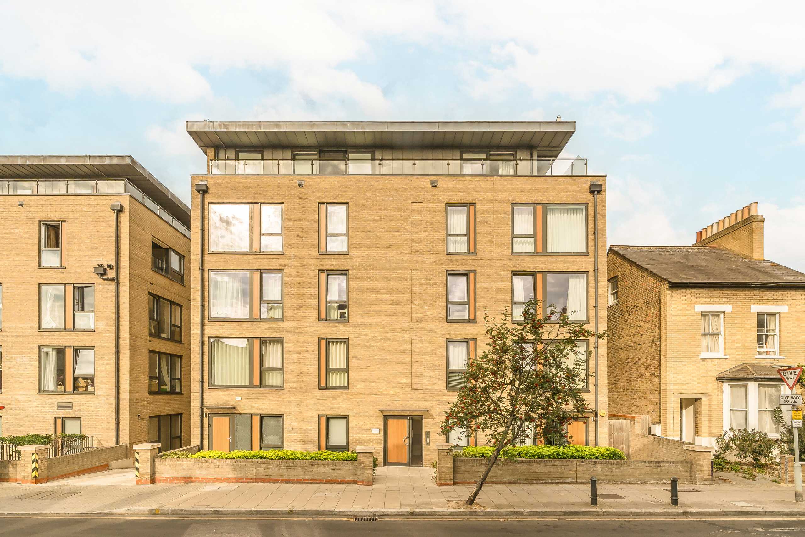 Flat Hartfield Road in Greater London