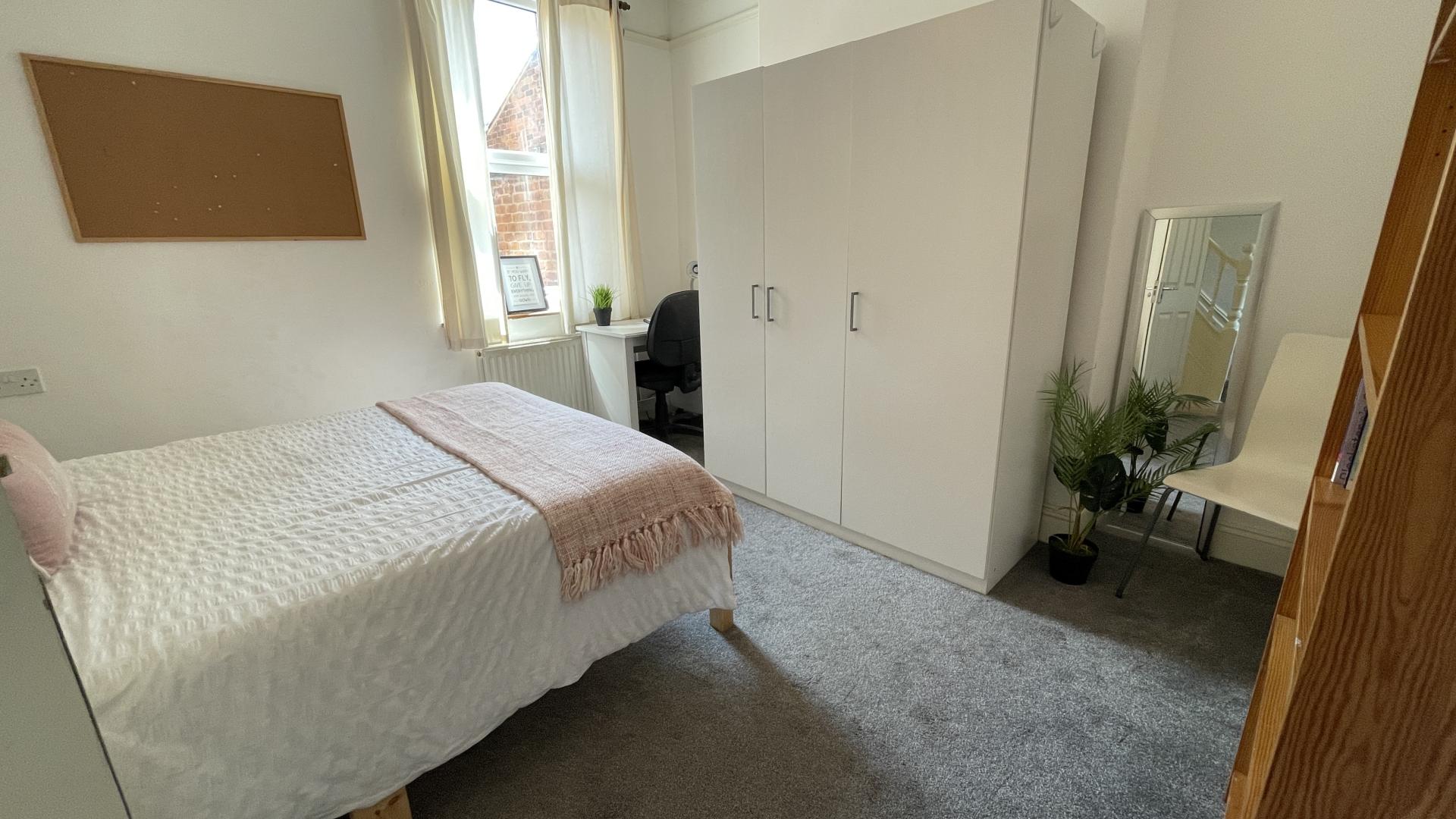 Room Cheyney Road in Chester