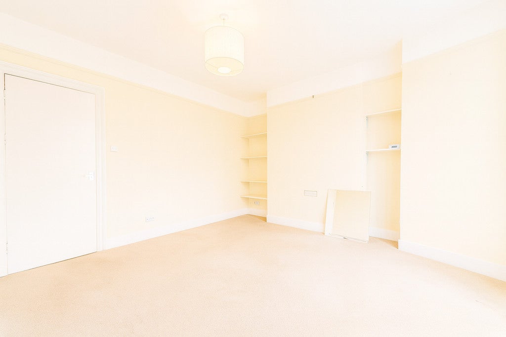 Flat Santos Road in London