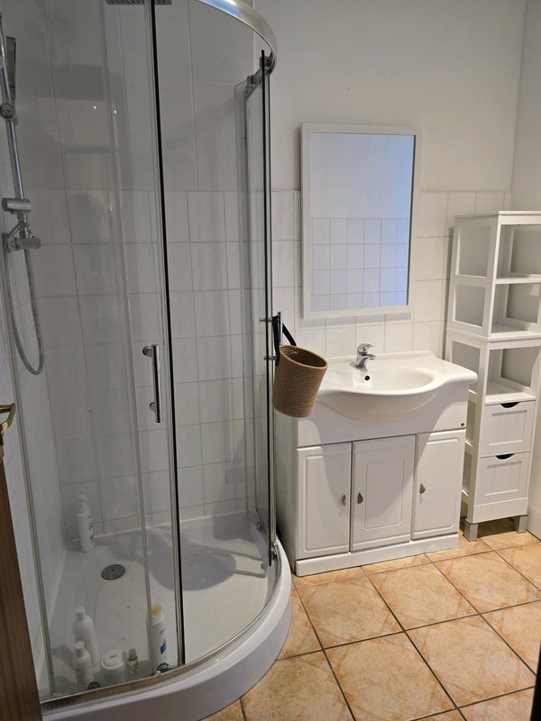 Room Tring Avenue in Greater London
