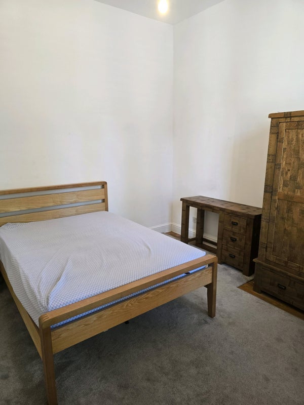 Room Tring Avenue in Greater London