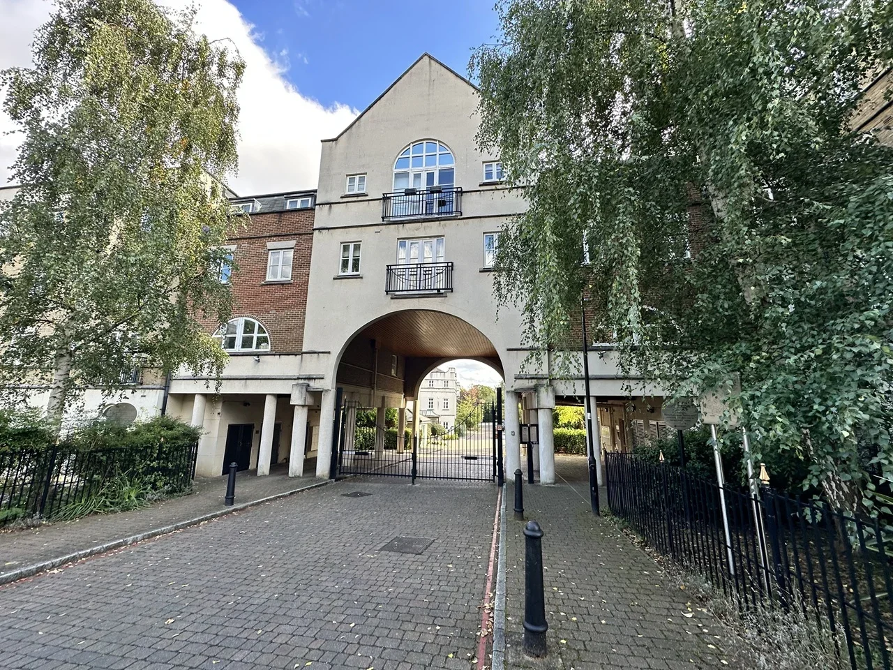 Room Bascombe Street in Greater London