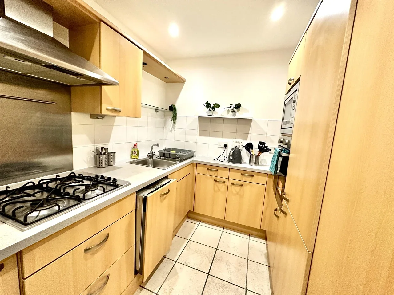 Room Bascombe Street in Greater London