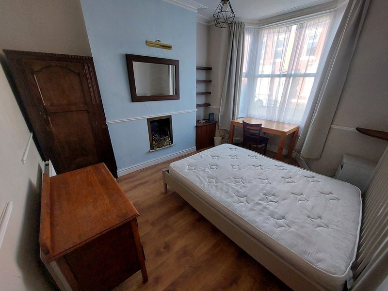 Room Cranborne Road in Liverpool