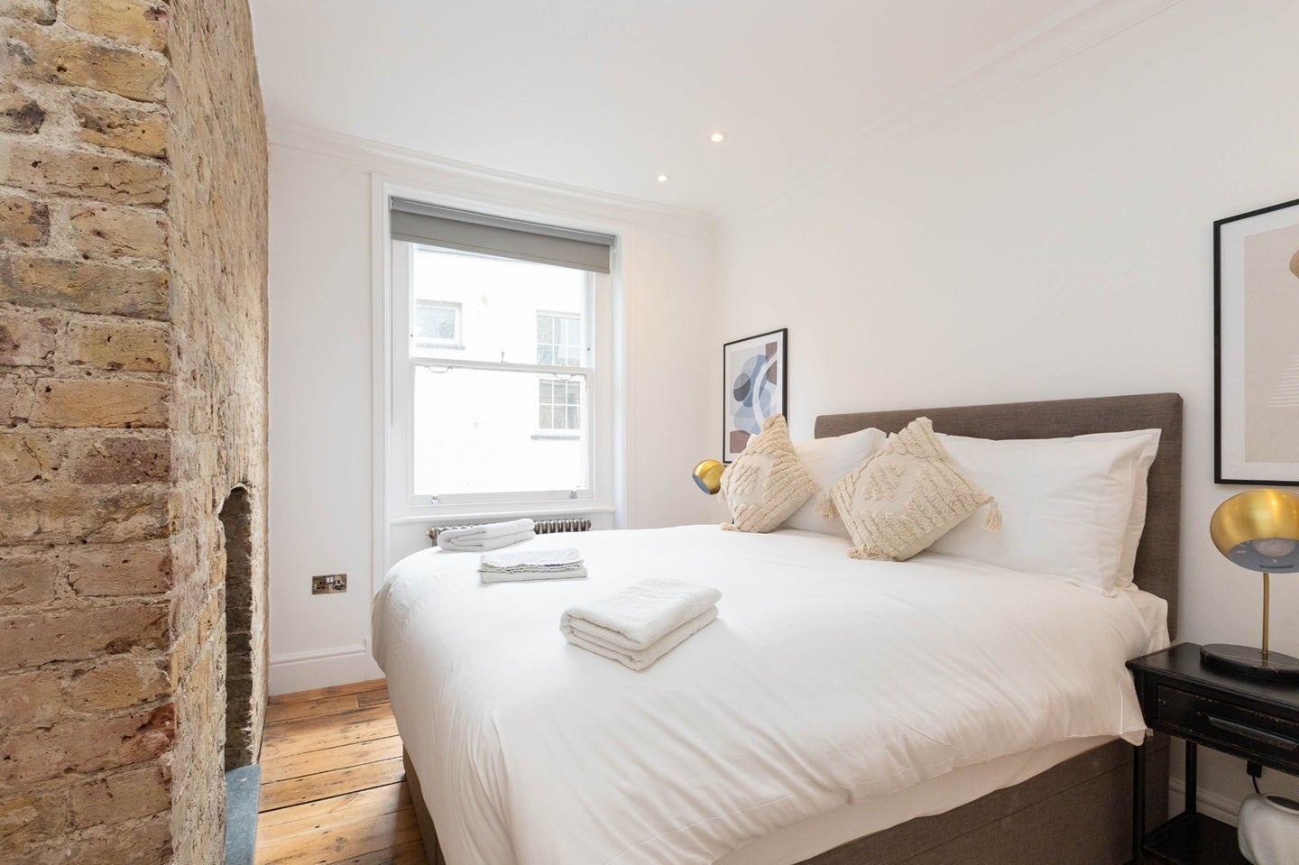 Flat Hanway Place in Greater London