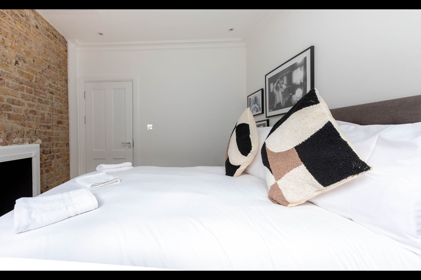 Flat Hanway Place in Greater London