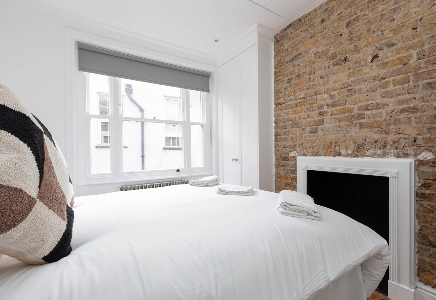 Flat Hanway Place in Greater London