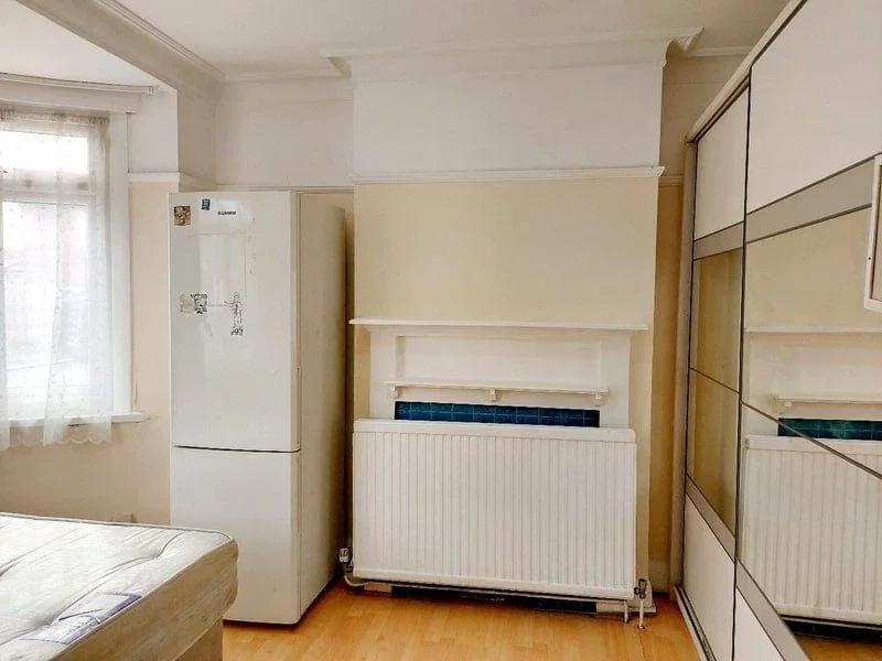 Room Oakdale Road in Greater London