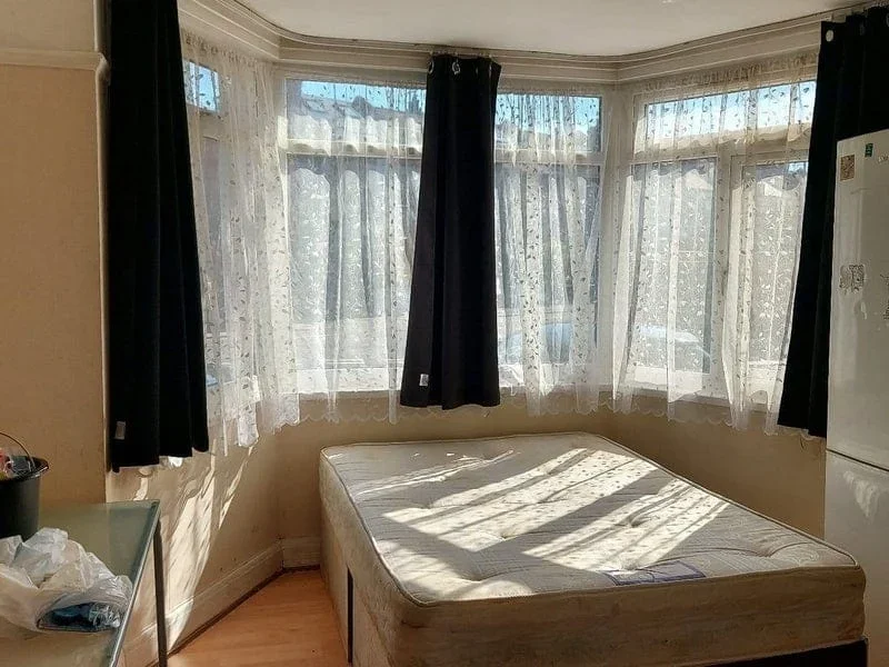 Room Oakdale Road in Greater London