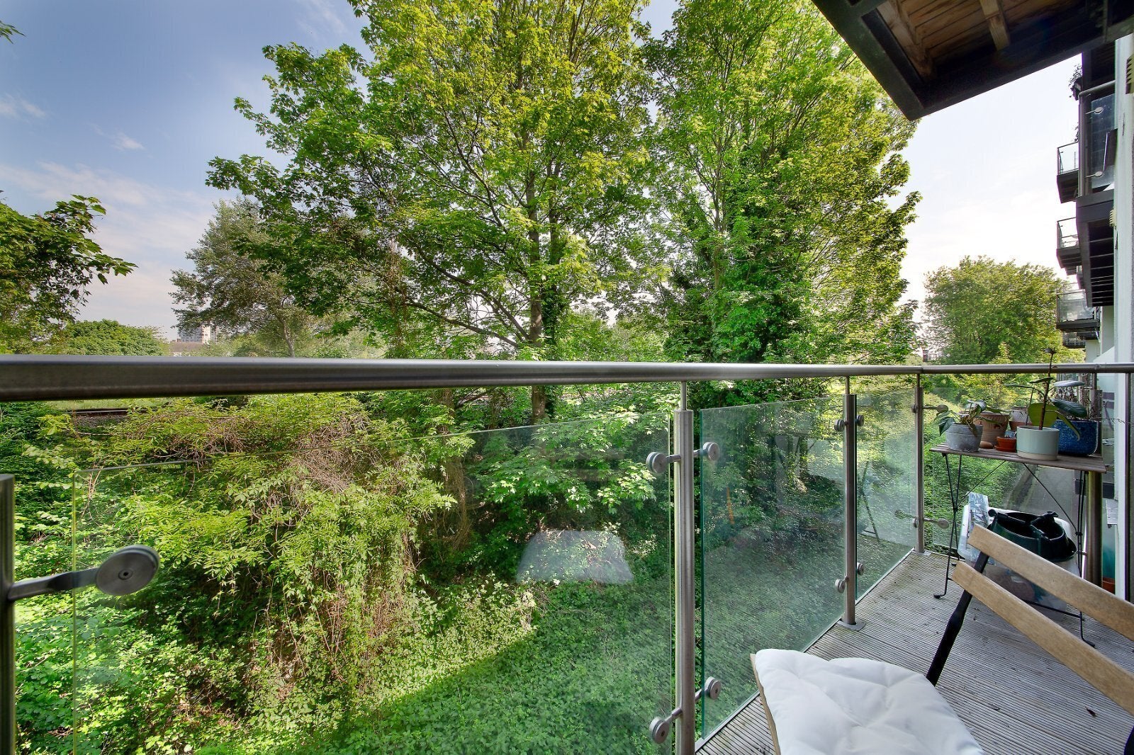 Flat Gwynne Road in Greater London