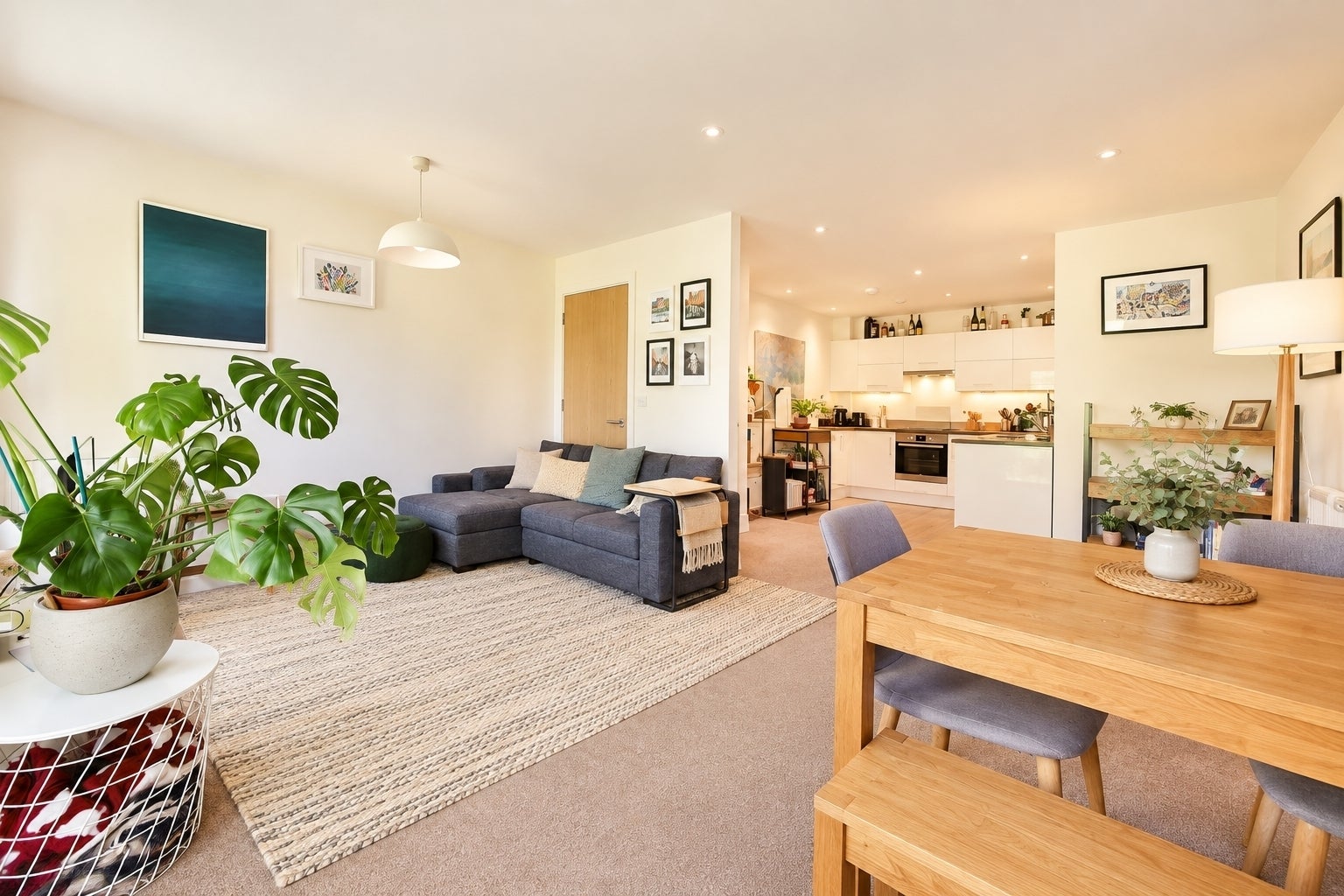 Flat Gwynne Road in Greater London