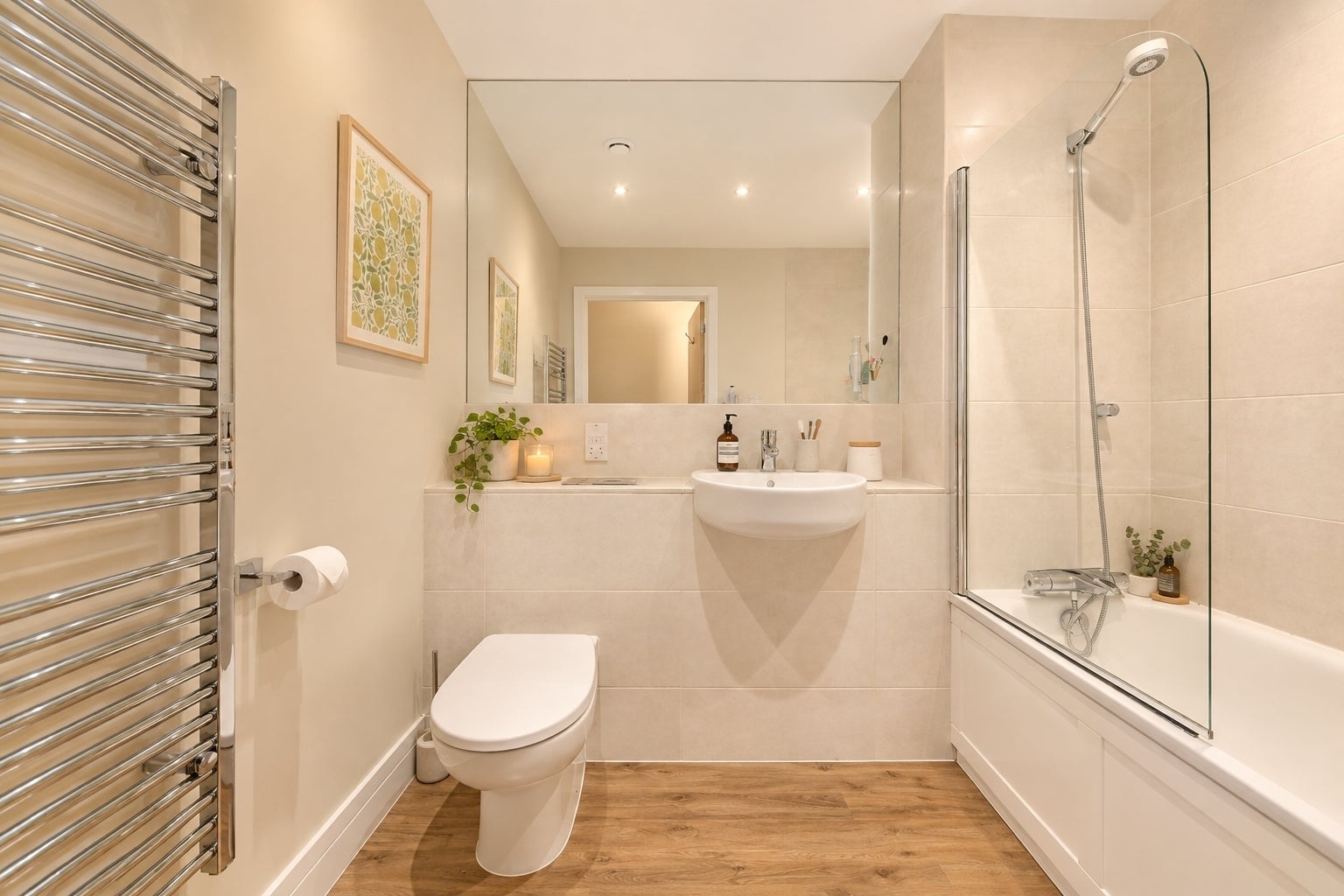 Flat Gwynne Road in Greater London