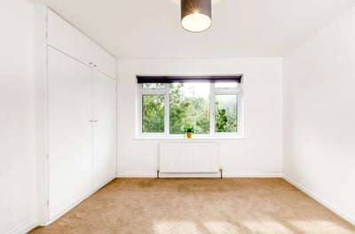 Flat Uxbridge Road in Three Rivers
