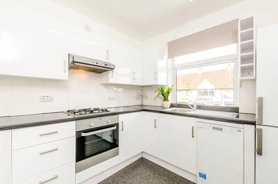 Flat Uxbridge Road in Three Rivers