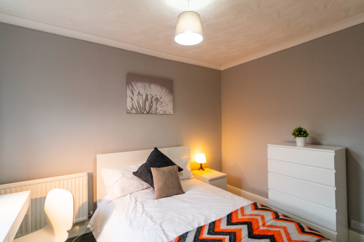 Flat Goldsmid Road in Reading