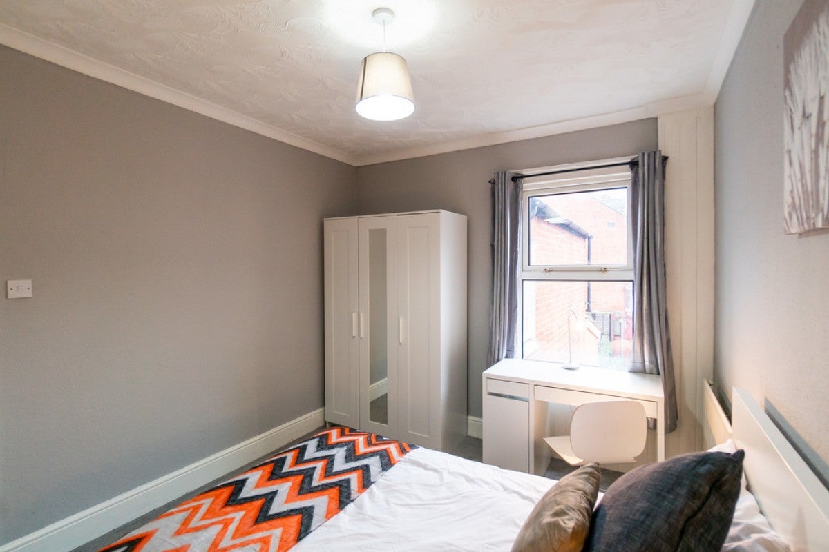 Flat Goldsmid Road in Reading