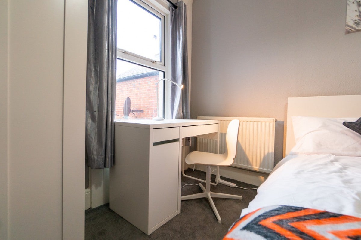 Flat Goldsmid Road in Reading