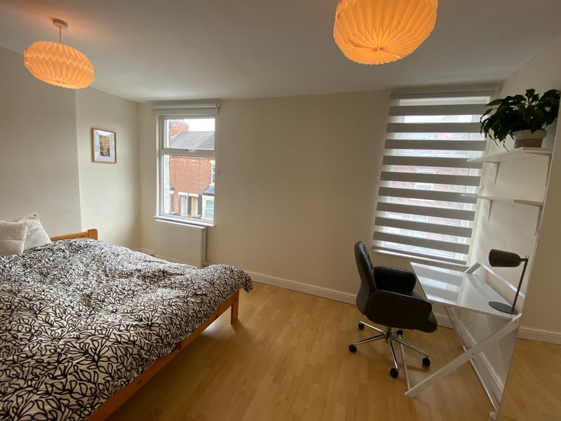 Room Sedgley Avenue in Nottingham