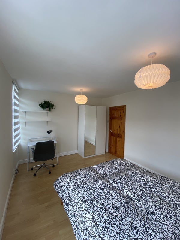 Room Sedgley Avenue in Nottingham